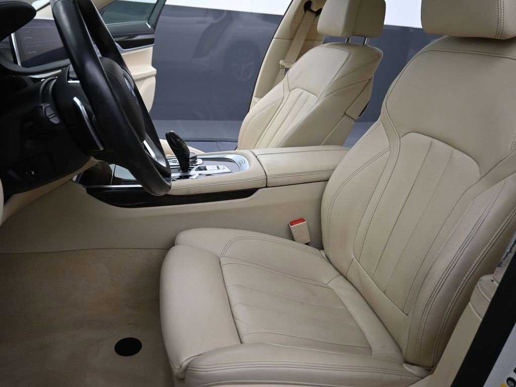 Used 2021 BMW 740i xDrive image 11