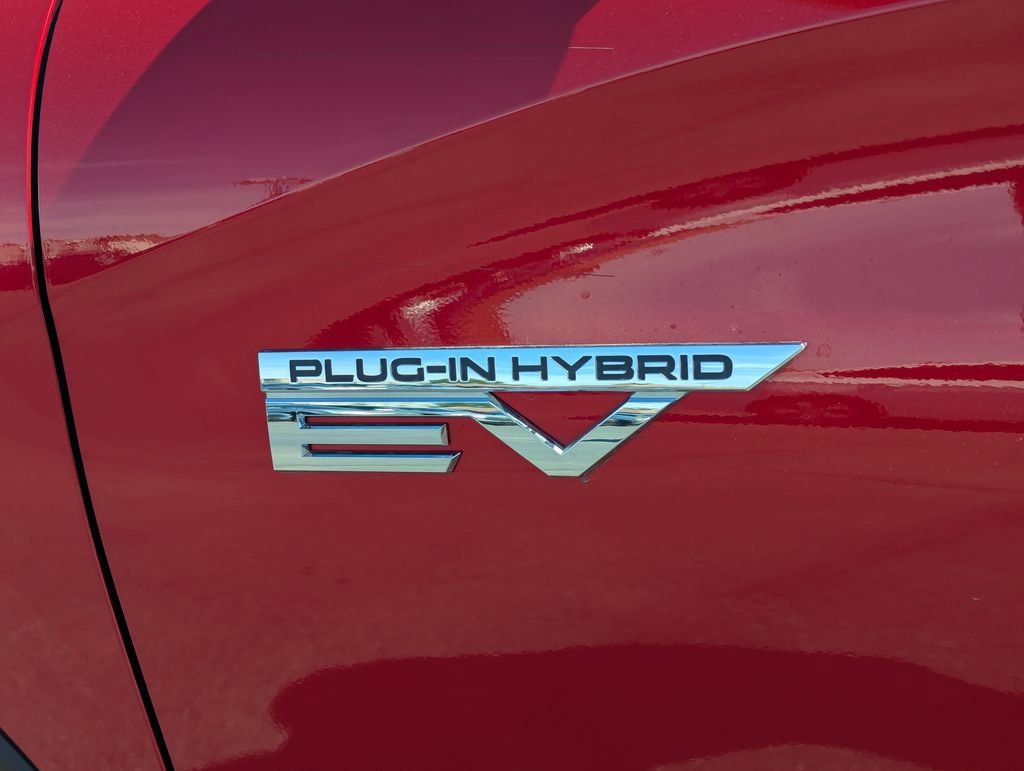 Used 2025 Mitsubishi Outlander 4WD Plug-In Hybrid image 14