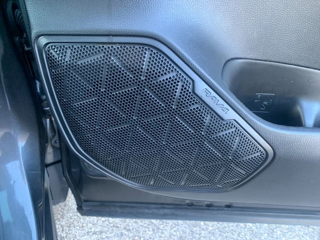 Used 2023 Toyota RAV4 XLE Premium image 22