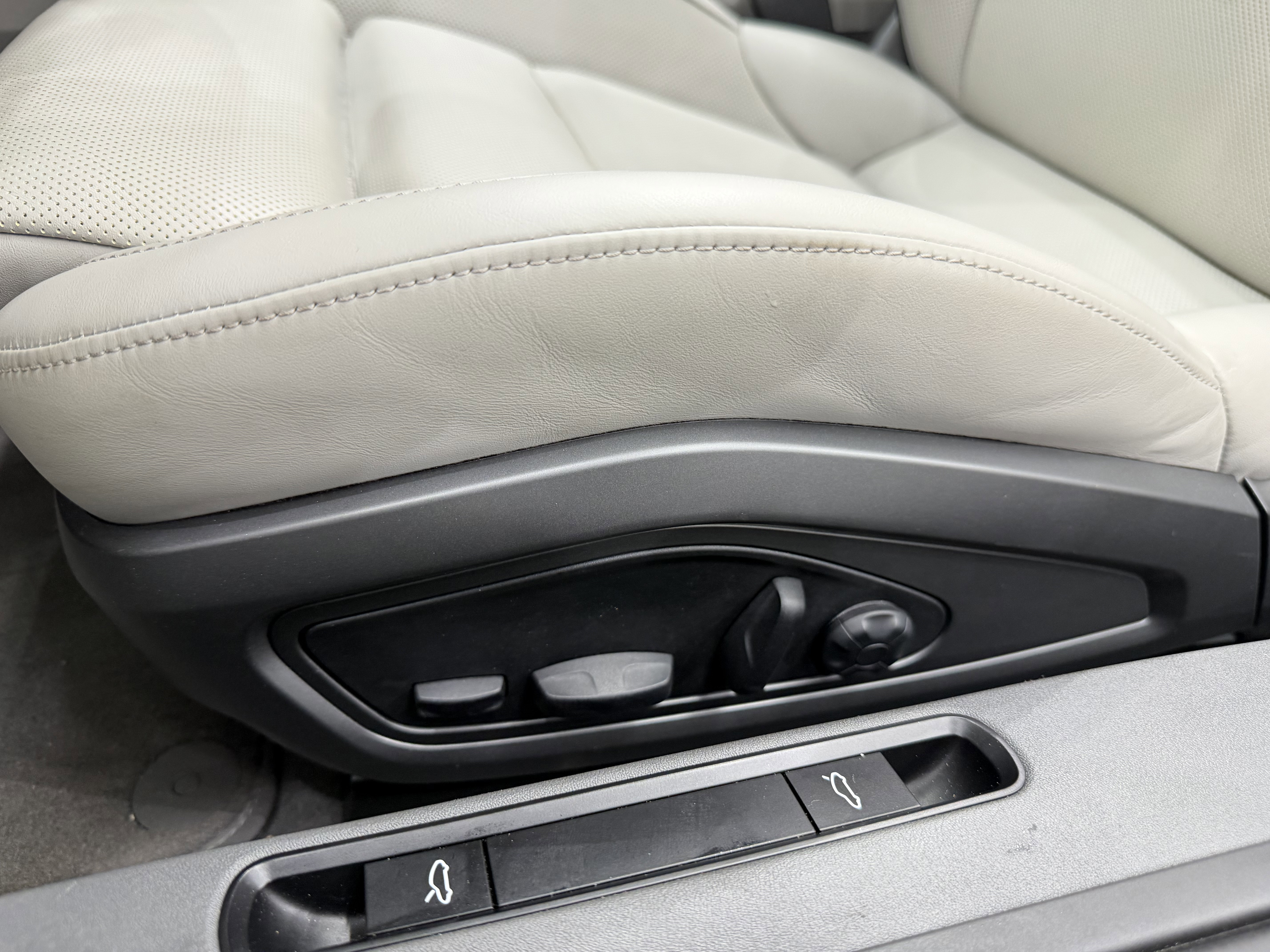 Certified 2022 Porsche 911 Targa 4S image 31