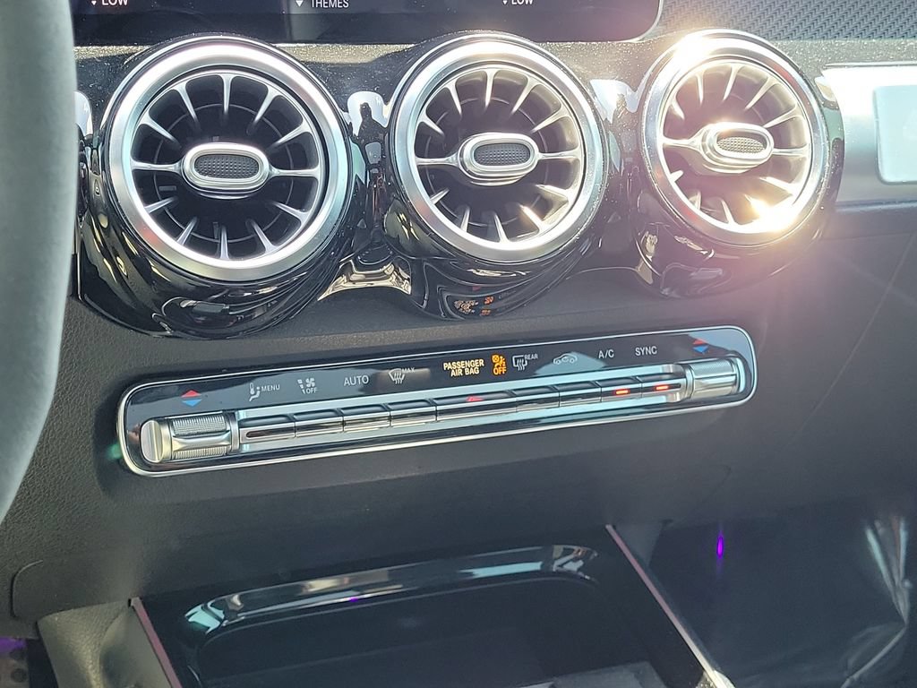 Used 2021 Mercedes-Benz GLB 35 AMG 4MATIC image 30