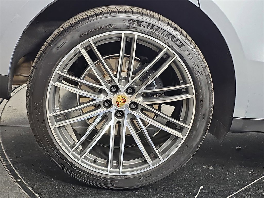 Certified 2025 Porsche Macan image 29