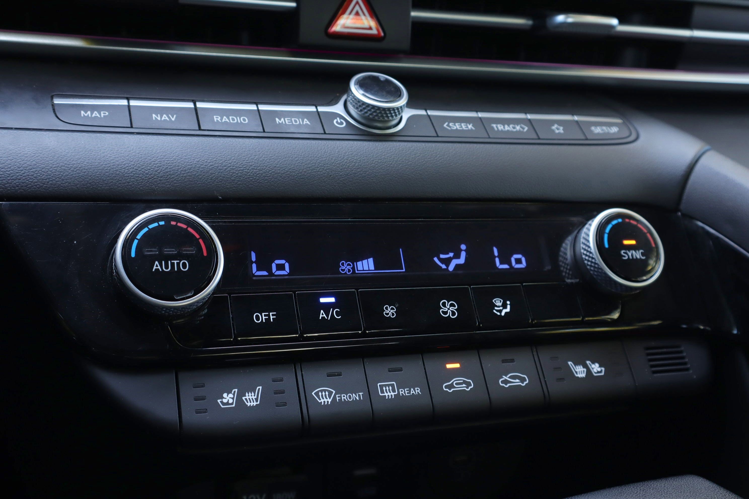 Used 2024 Hyundai Elantra Limited FWD image 18