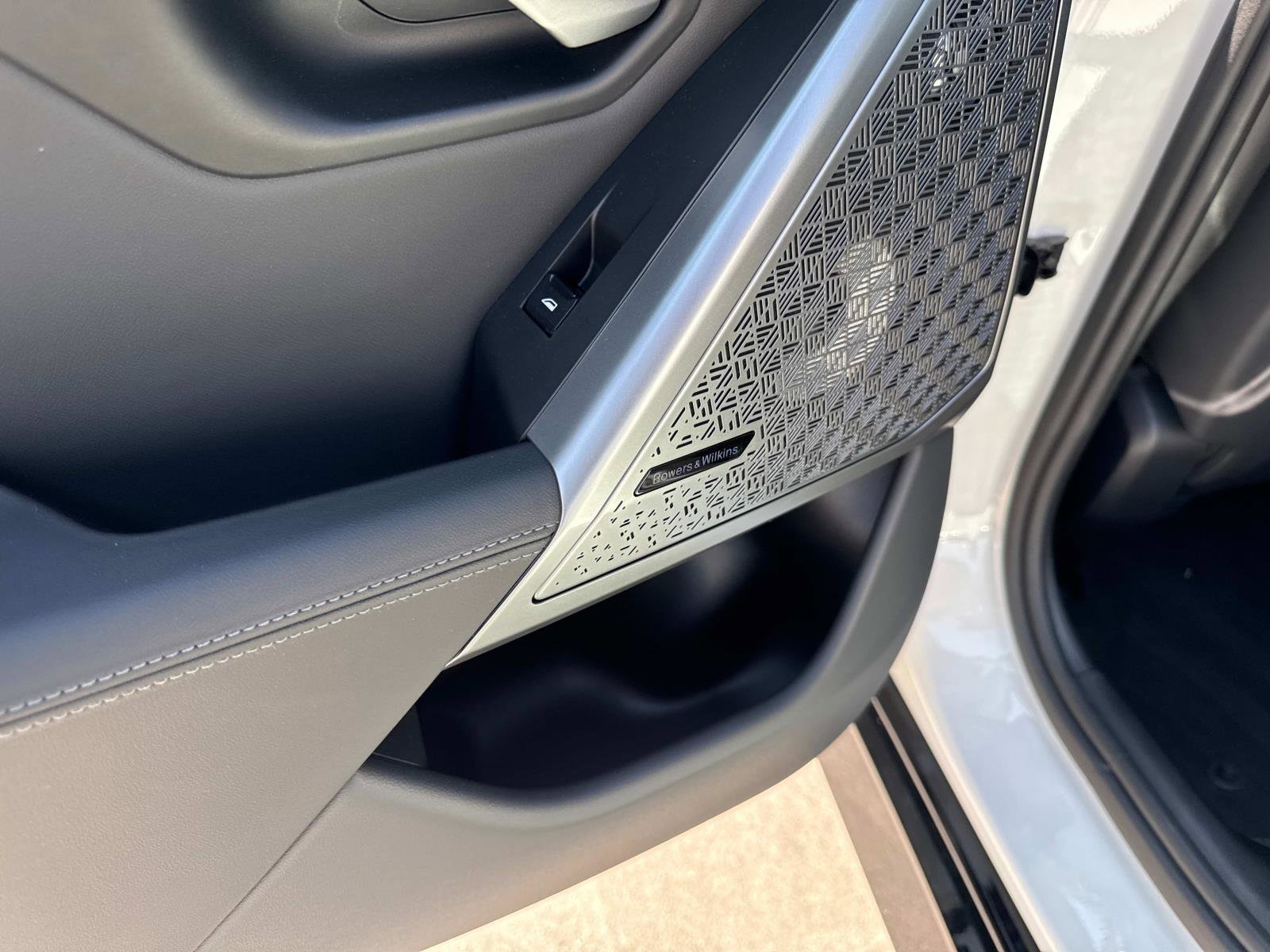 Used 2024 BMW i5 eDrive40i w/ M Sport Package image 10