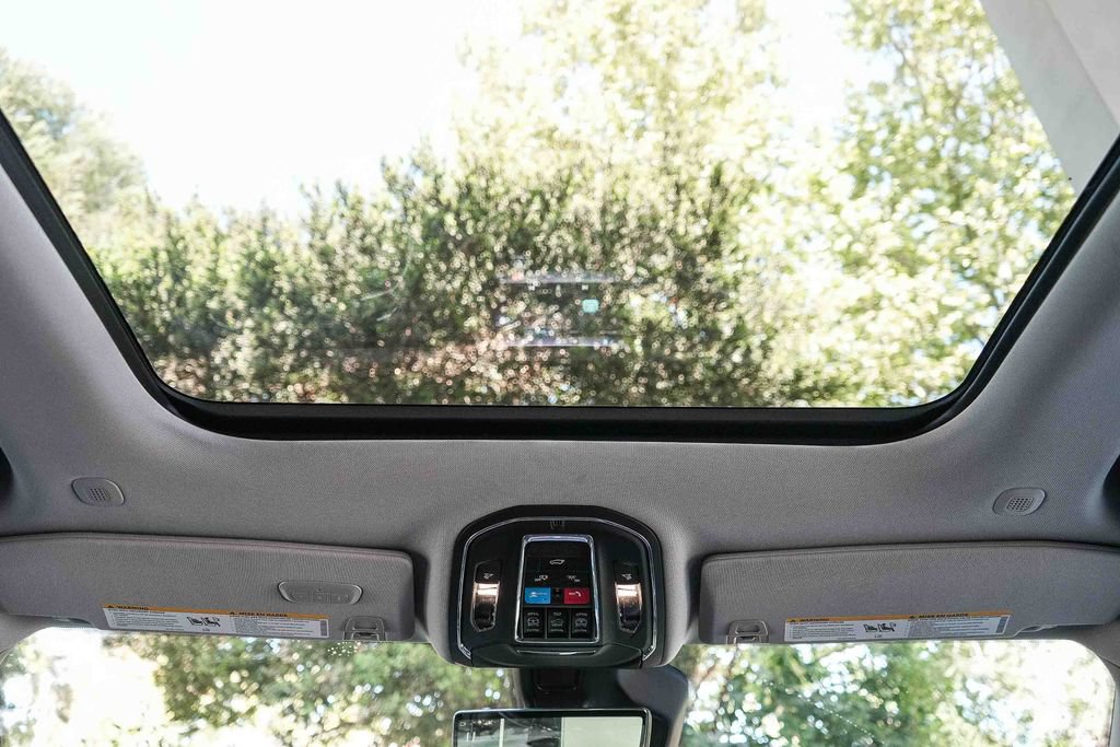 Used 2023 Jeep Grand Cherokee 4WD 4xe w/ Luxury Tech Group II image 15
