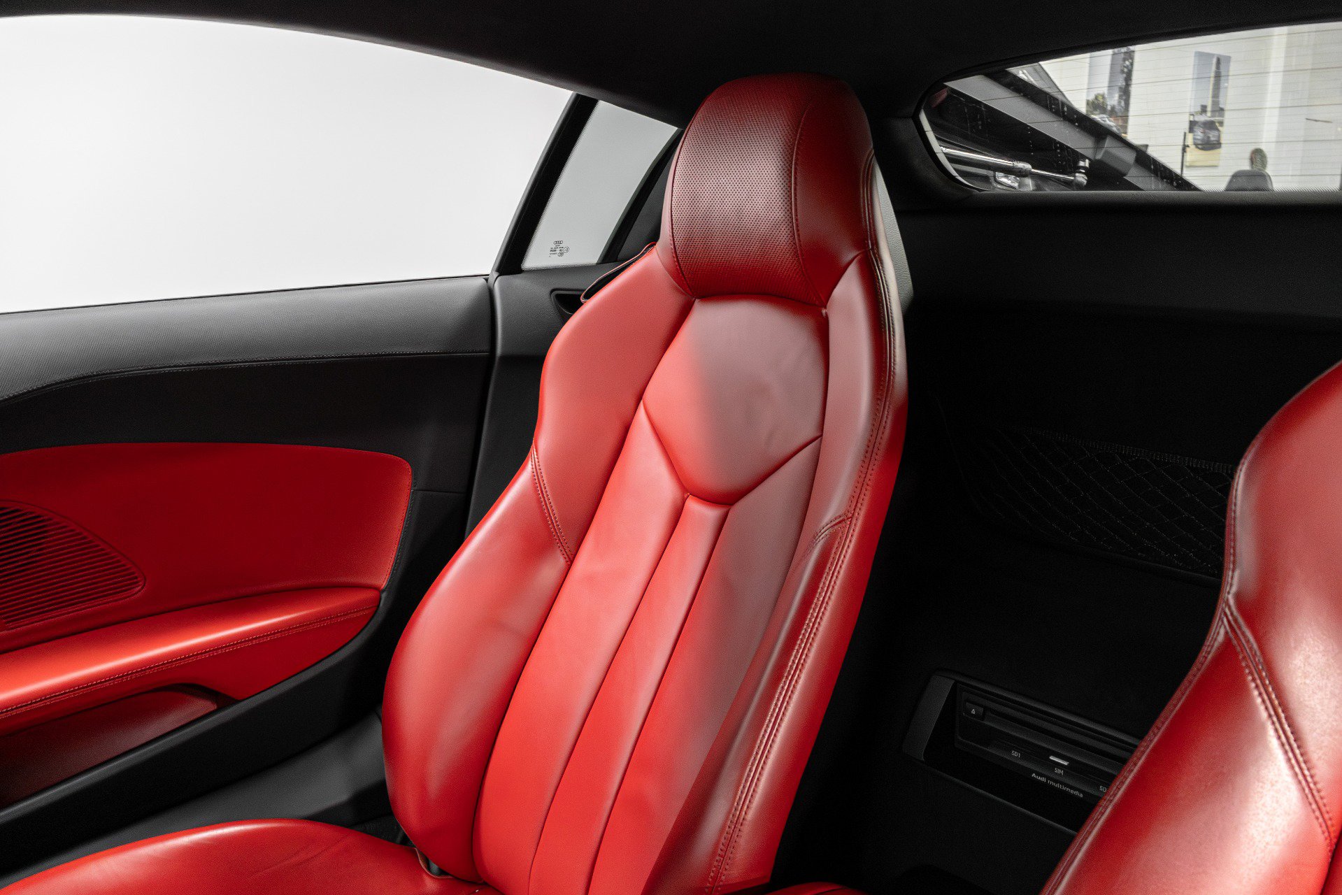 Used 2018 Audi R8 V10 w/ Premium Package image 11