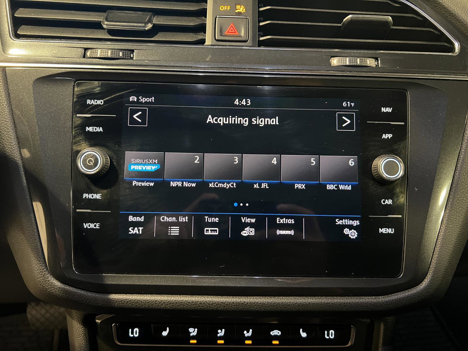 Used 2018 Volkswagen Tiguan SEL AWD/4WD image 17