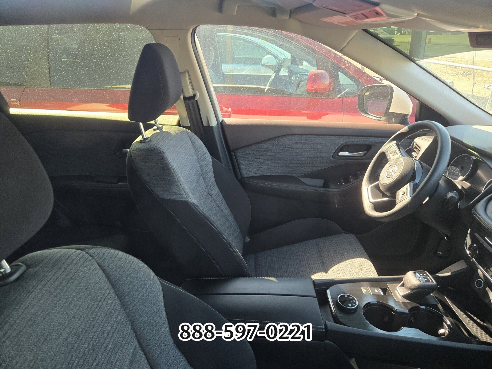 Used 2023 Nissan Rogue SV image 9