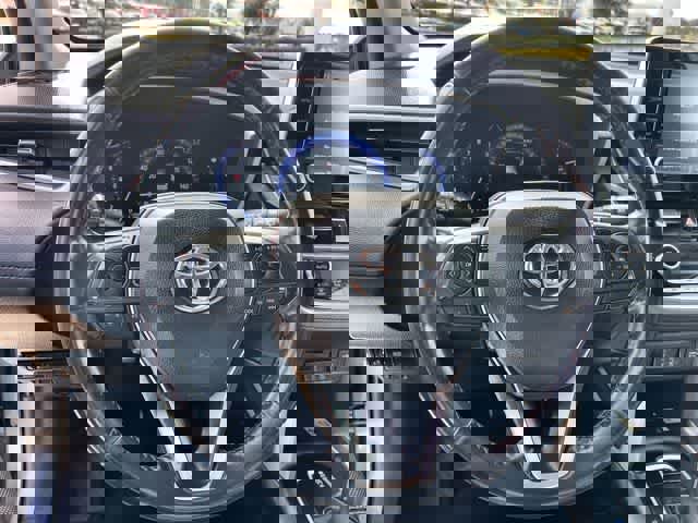 Used 2022 Toyota Corolla Cross XLE image 17