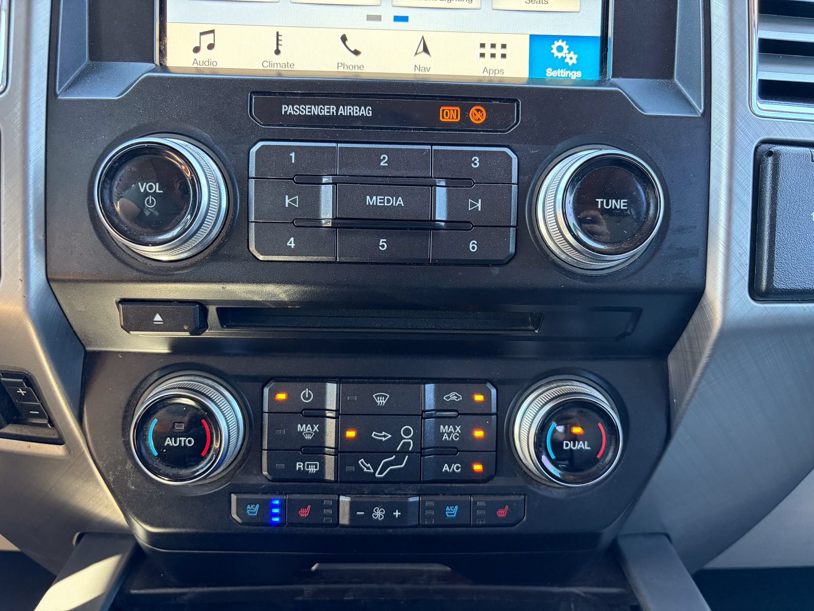 Used 2018 Ford F350 Limited AWD/4WD image 23