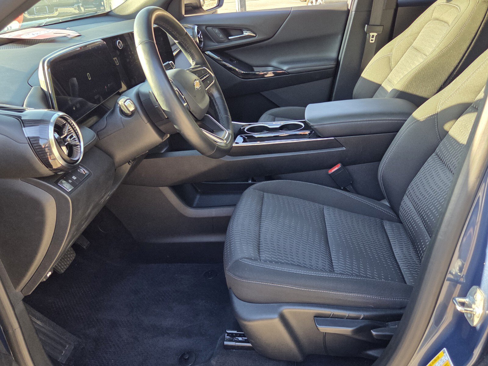 Certified 2025 Chevrolet Equinox LT FWD image 12
