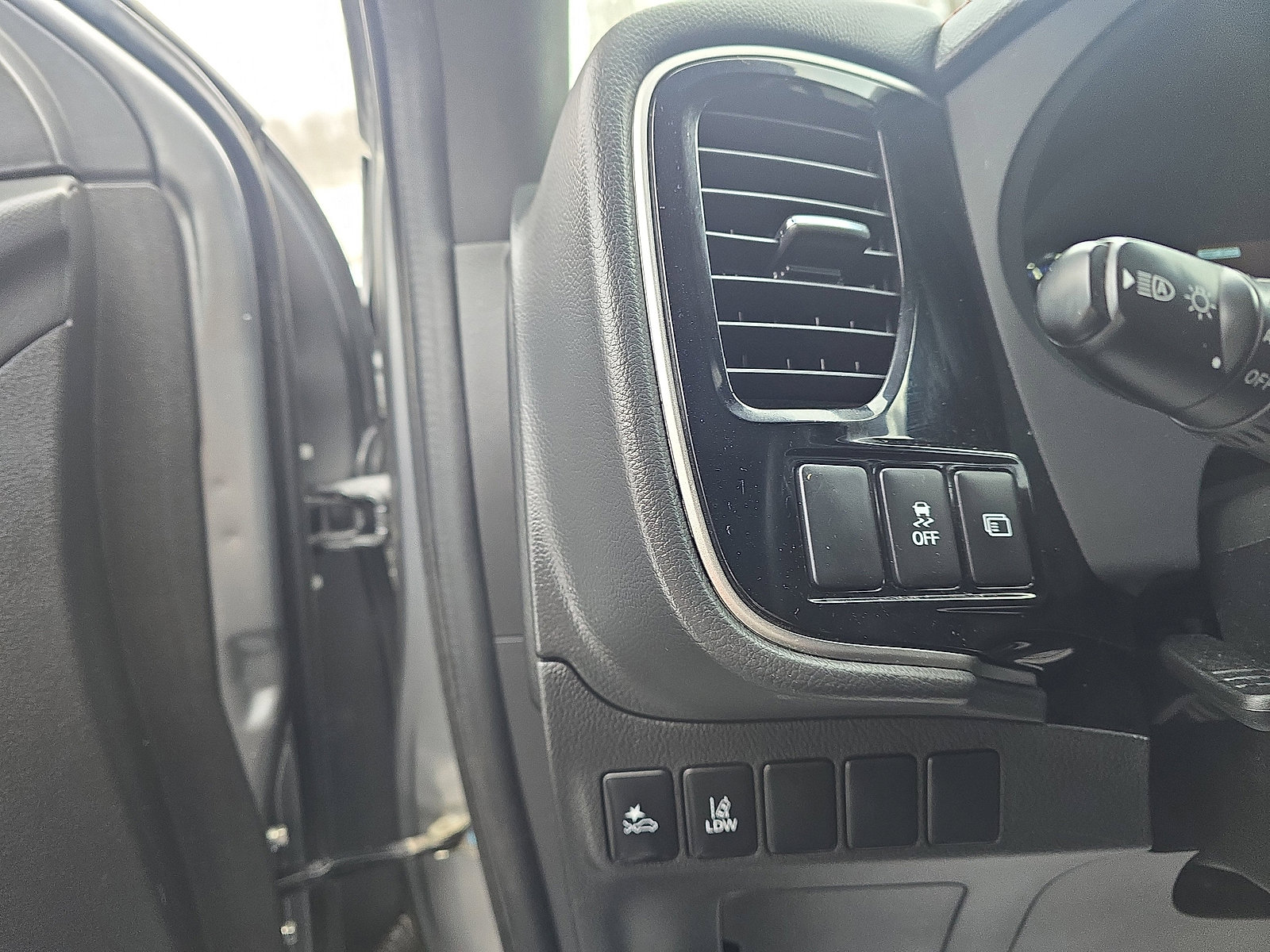 Used 2020 Mitsubishi Outlander LE image 14