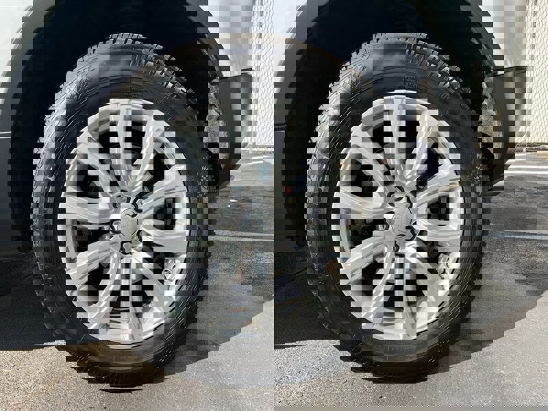 Used 2018 Land Rover Range Rover Evoque SE image 12