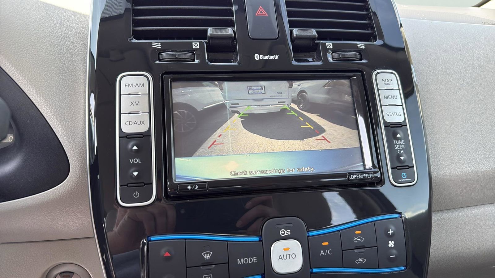 Used 2011 Nissan Leaf SL image 19