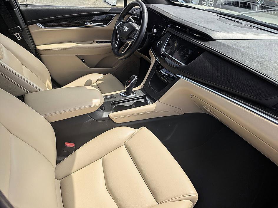 Used 2017 Cadillac XT5 FWD image 38