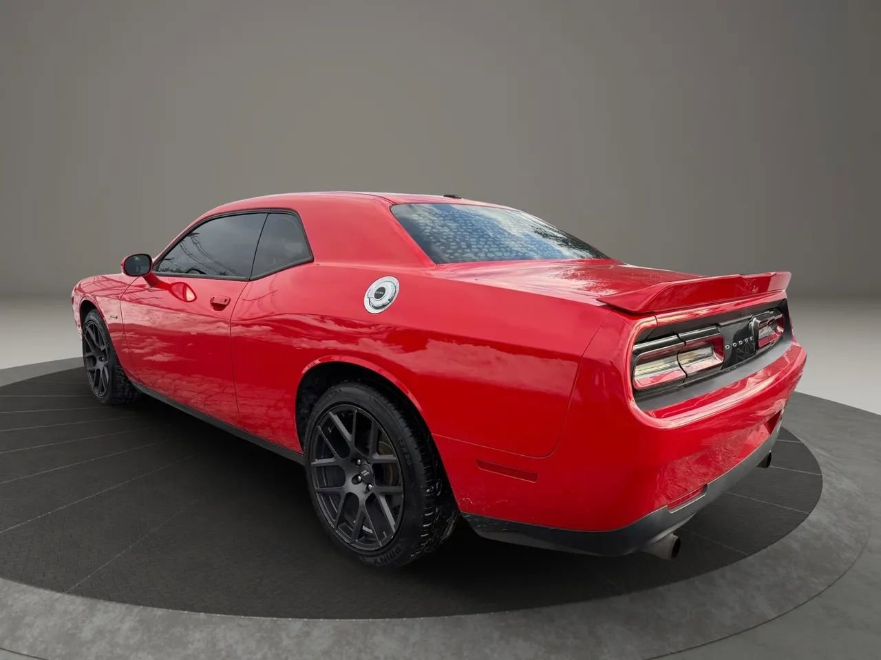 Used 2018 Dodge Challenger R/T RWD image 7