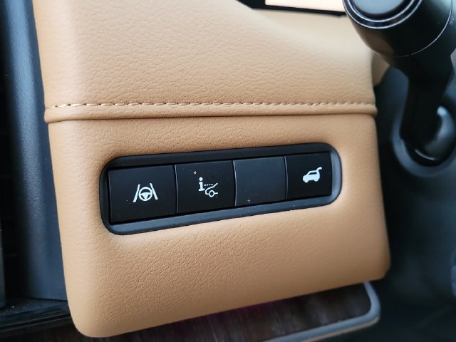 Used 2025 Nissan Armada SL w/ Captain's Chari Seat Package RWD image 13