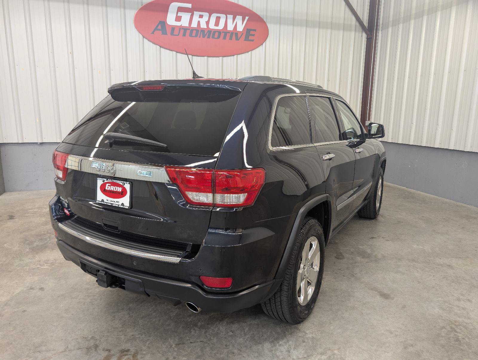 Used 2011 Jeep Grand Cherokee Overland AWD/4WD image 13