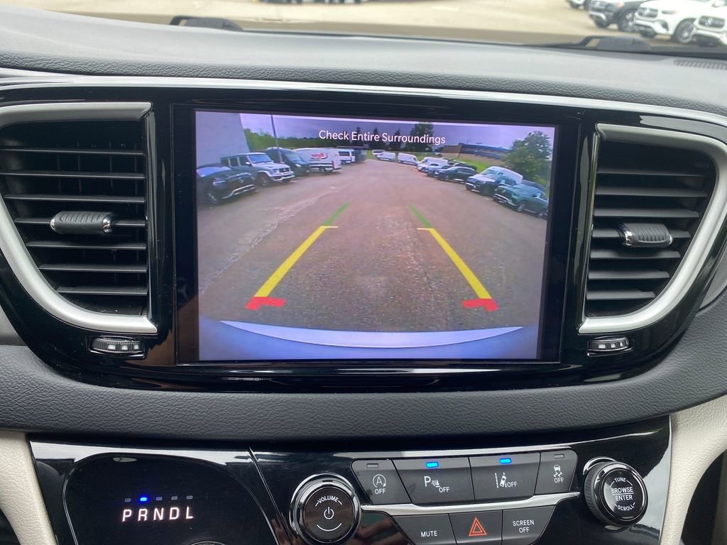 Used 2023 Chrysler Pacifica Touring-L FWD image 21
