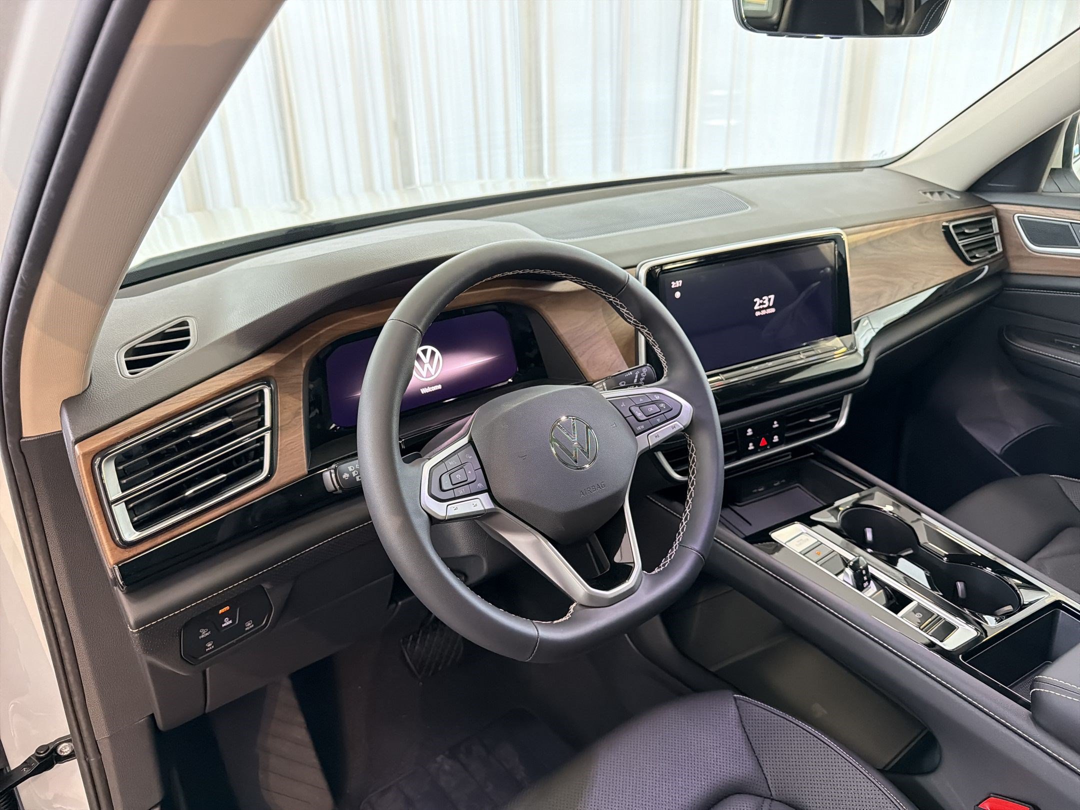 New 2026 Volkswagen Atlas SE FWD image 4