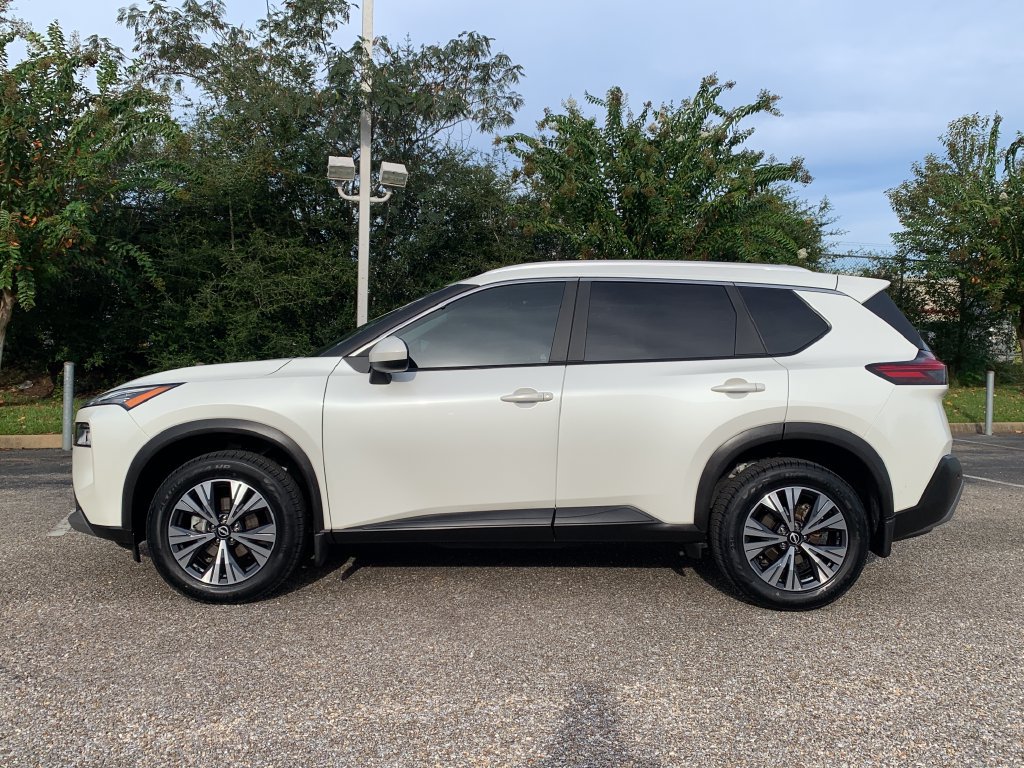 Used 2023 Nissan Rogue SV w/ SV Premium B Package FWD image 5