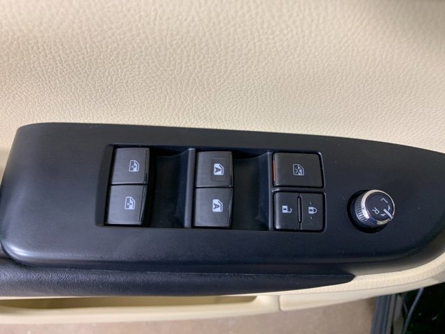 Used 2018 Toyota Highlander XLE image 16