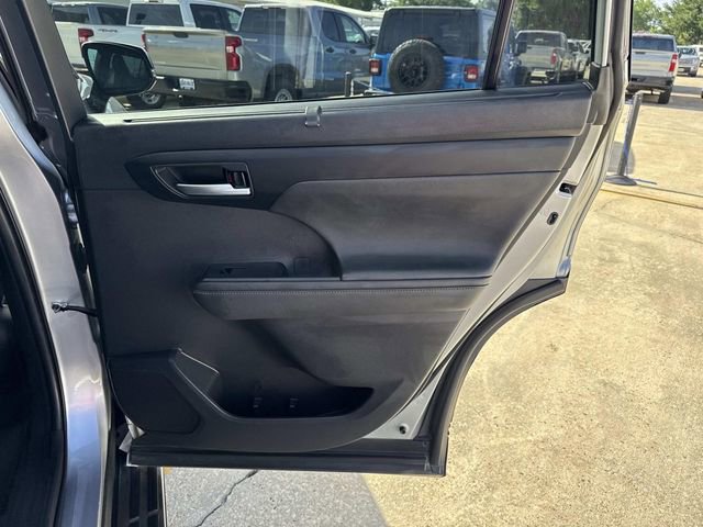 Used 2023 Toyota Highlander XSE FWD image 27