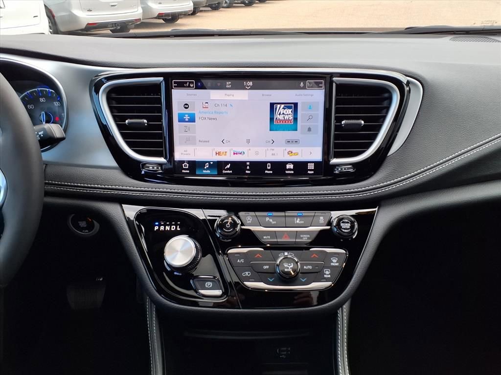 New 2026 Chrysler Pacifica Limited w/ Trailer Tow Group AWD/4WD image 22