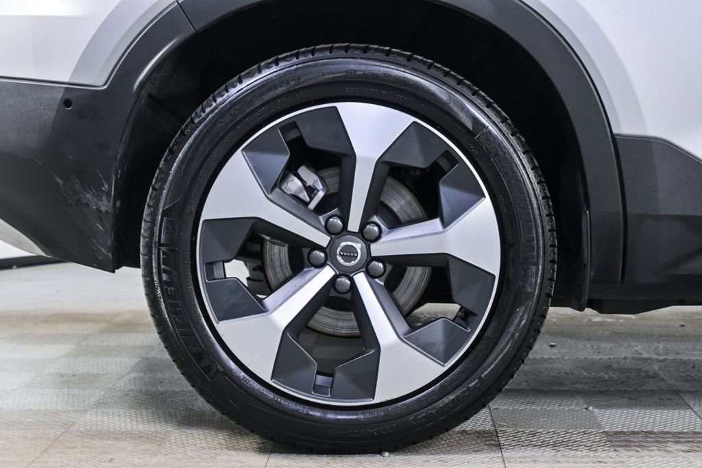 Certified 2025 Volvo XC40 B5 Plus image 39