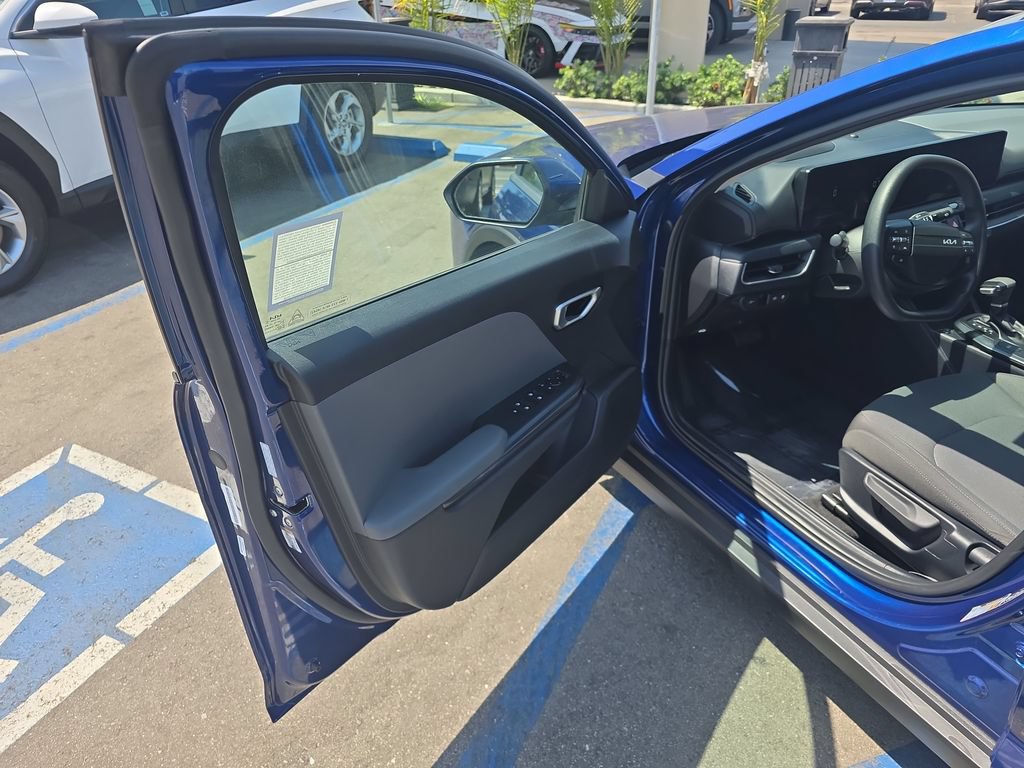 Used 2025 Kia K4 FWD image 10