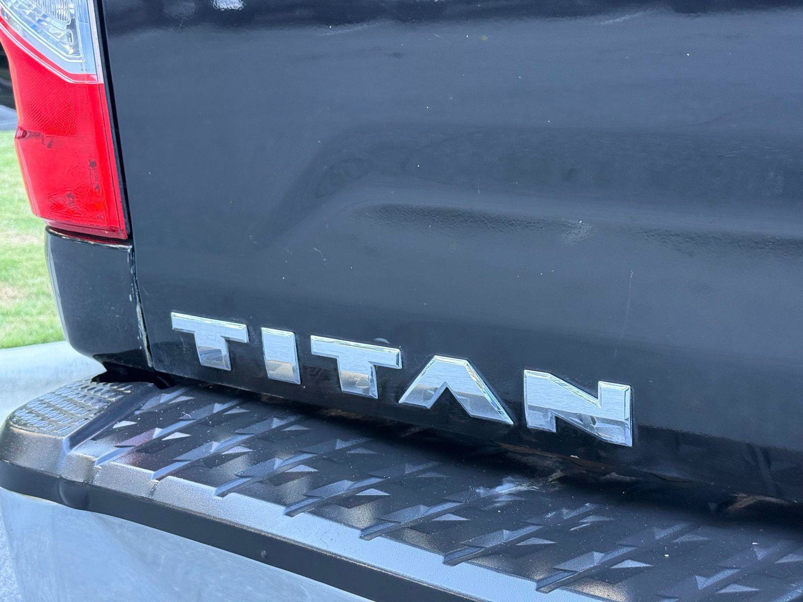 Used 2017 Nissan Titan SV RWD image 7