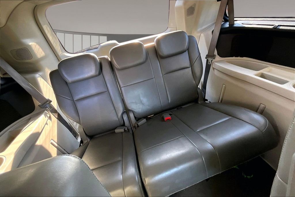 Used 2010 Volkswagen Routan SE FWD image 25