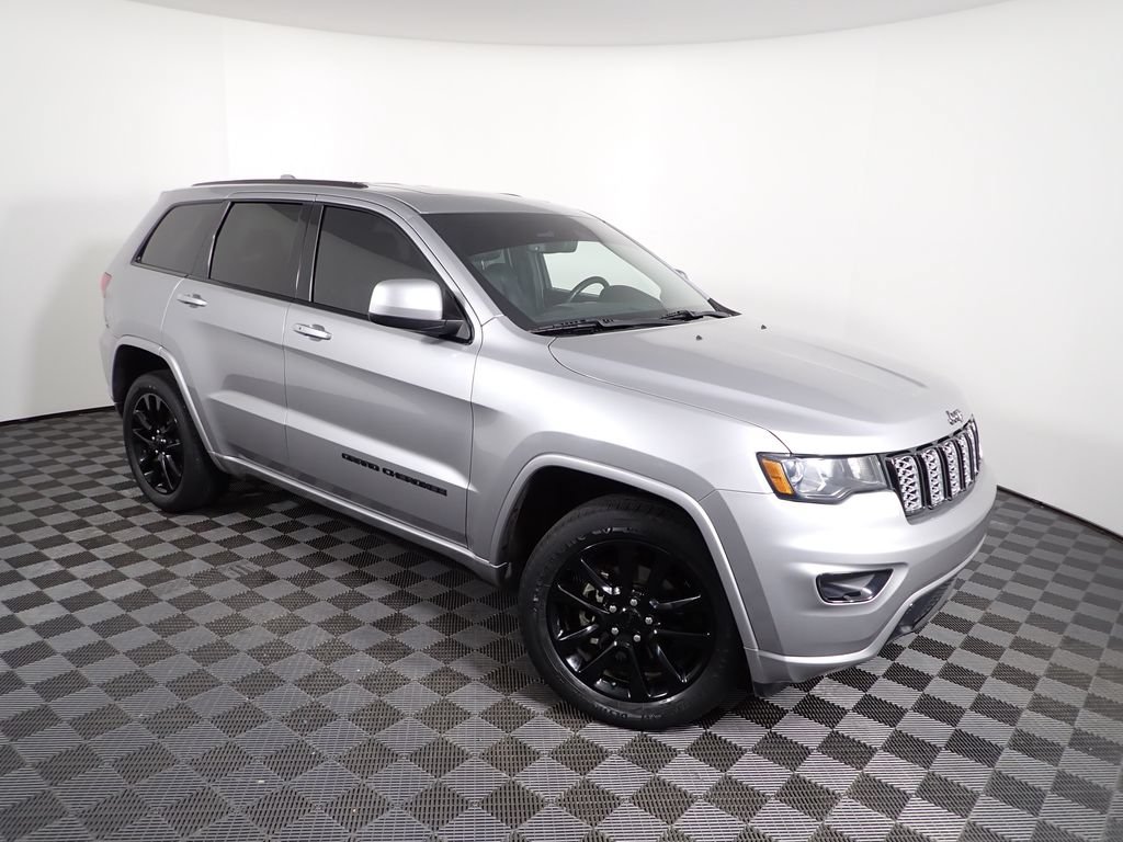 Used 2019 Jeep Grand Cherokee Altitude AWD/4WD image 8