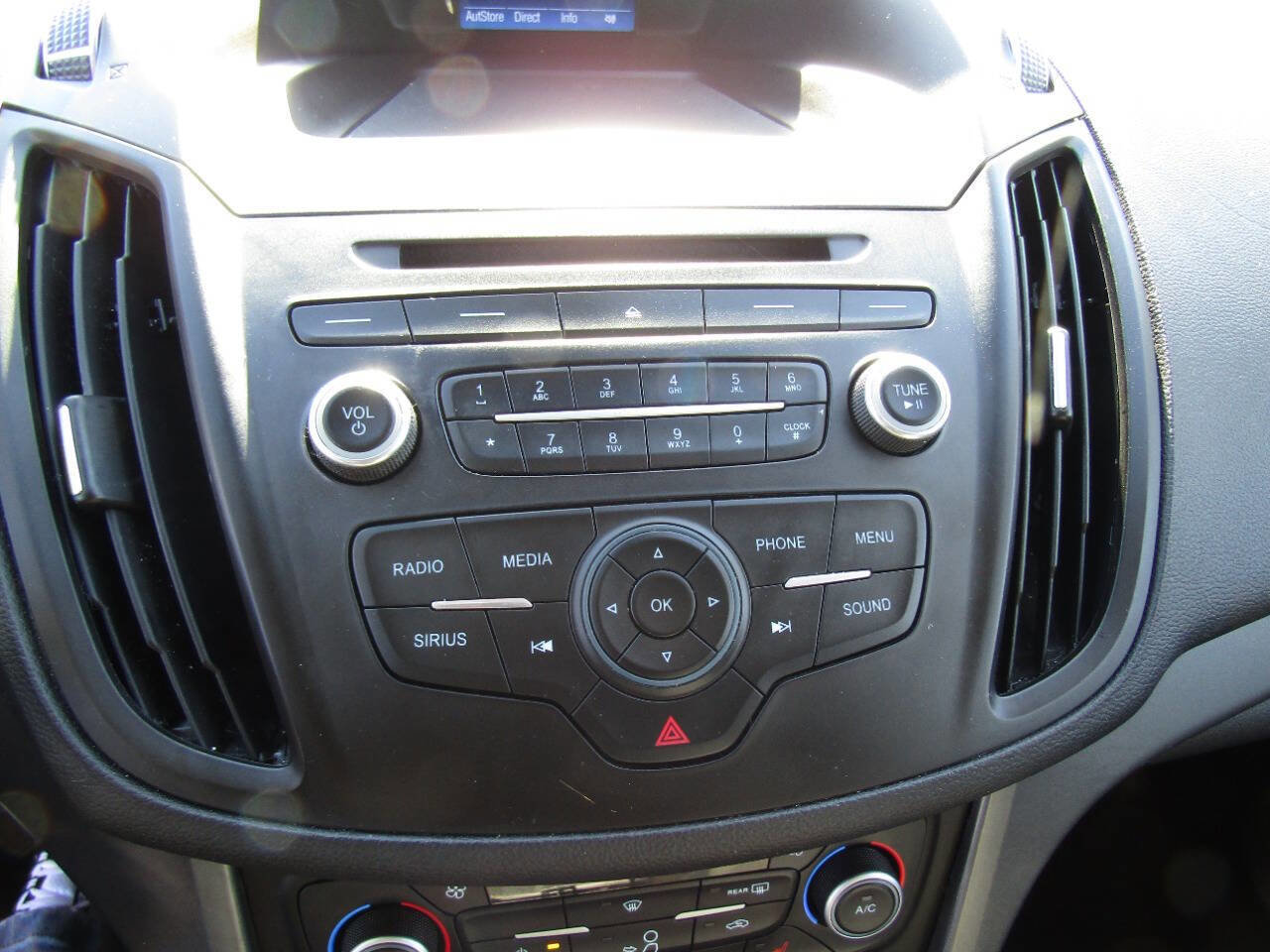 Used 2018 Ford Escape SE w/ Ford Safe & Smart Package AWD/4WD image 15