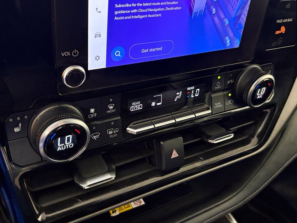 Used 2024 Toyota Highlander XLE FWD image 27