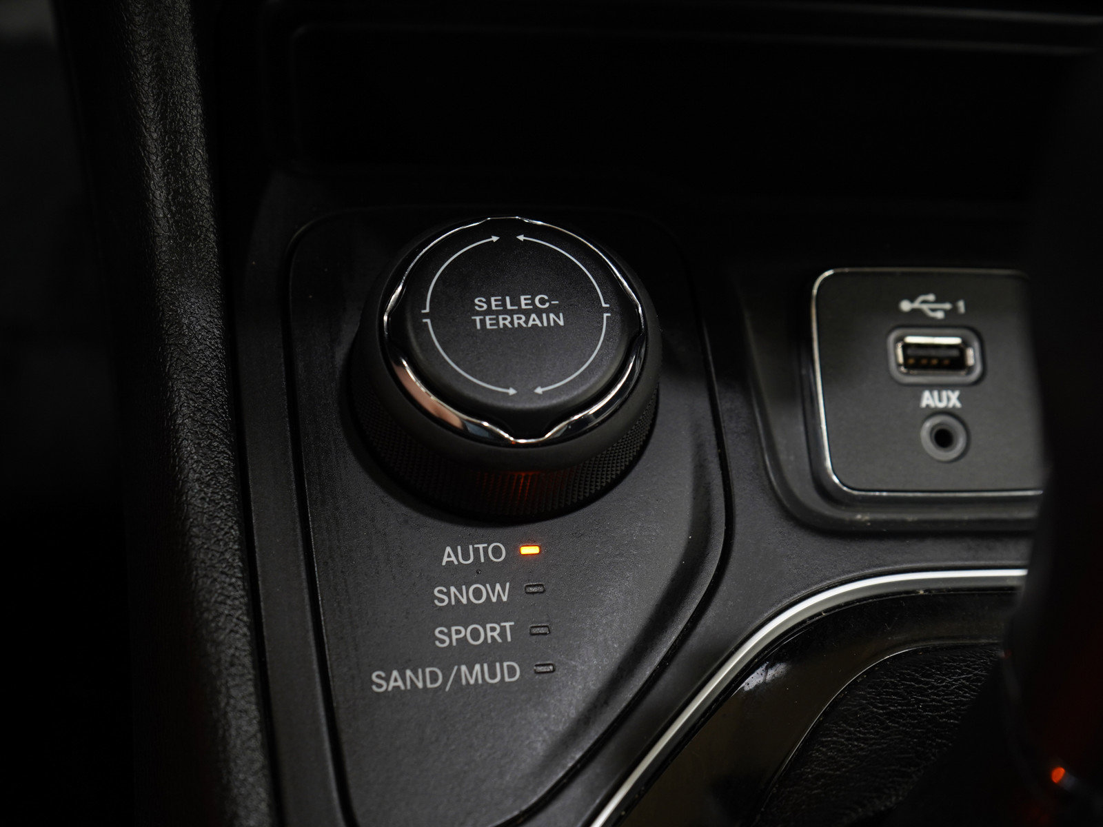 Used 2020 Jeep Cherokee Limited AWD/4WD image 29