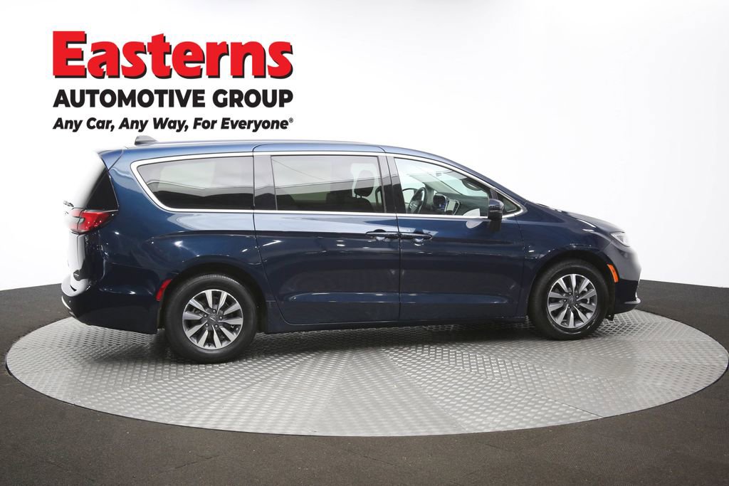Used 2023 Chrysler Pacifica Touring-L FWD image 46