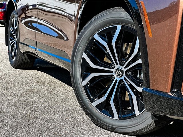 New 2025 Toyota Crown Signia XLE image 2