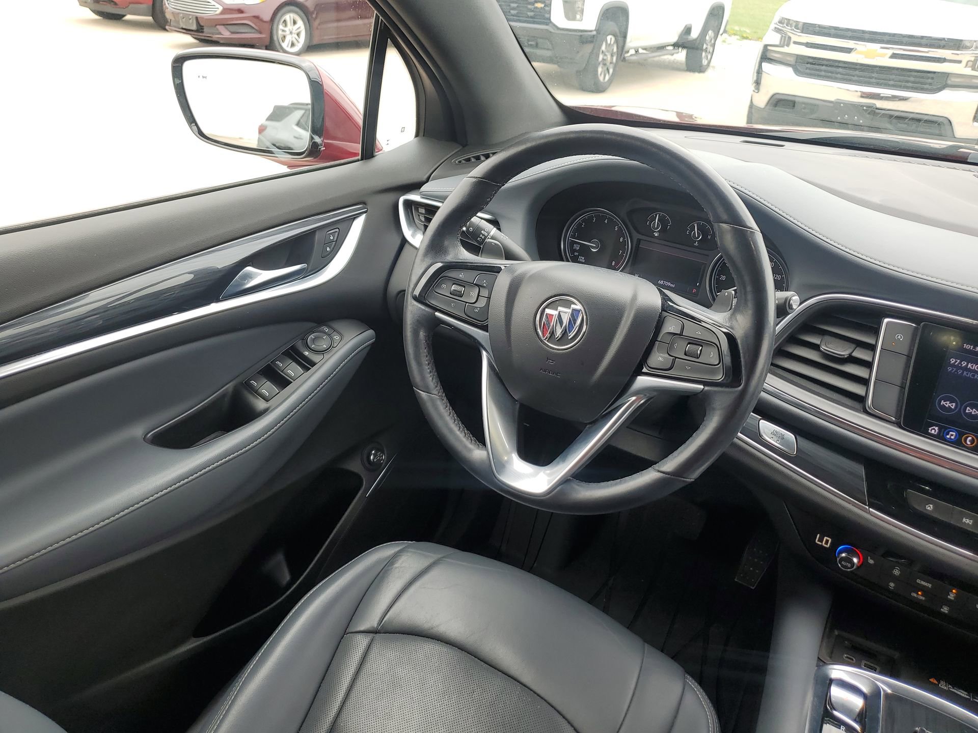 Used 2022 Buick Enclave Essence w/ Sport Touring Edition FWD image 17