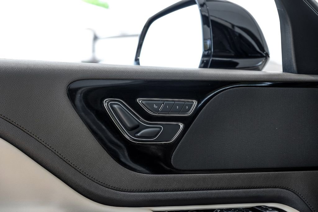 Used 2023 Lincoln Aviator AWD w/ Premium Package image 43