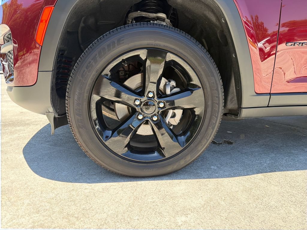 Used 2025 Jeep Grand Cherokee Altitude RWD image 11