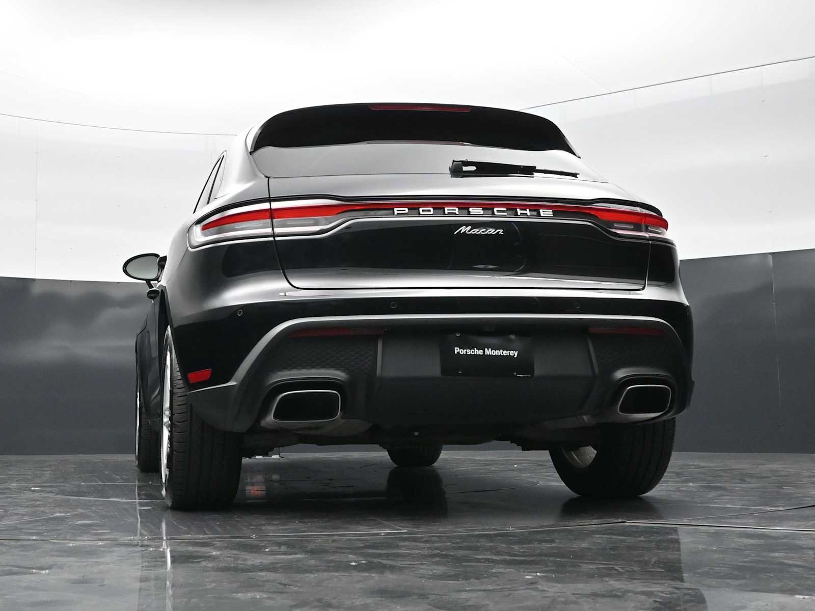 Certified 2024 Porsche Macan AWD/4WD image 37