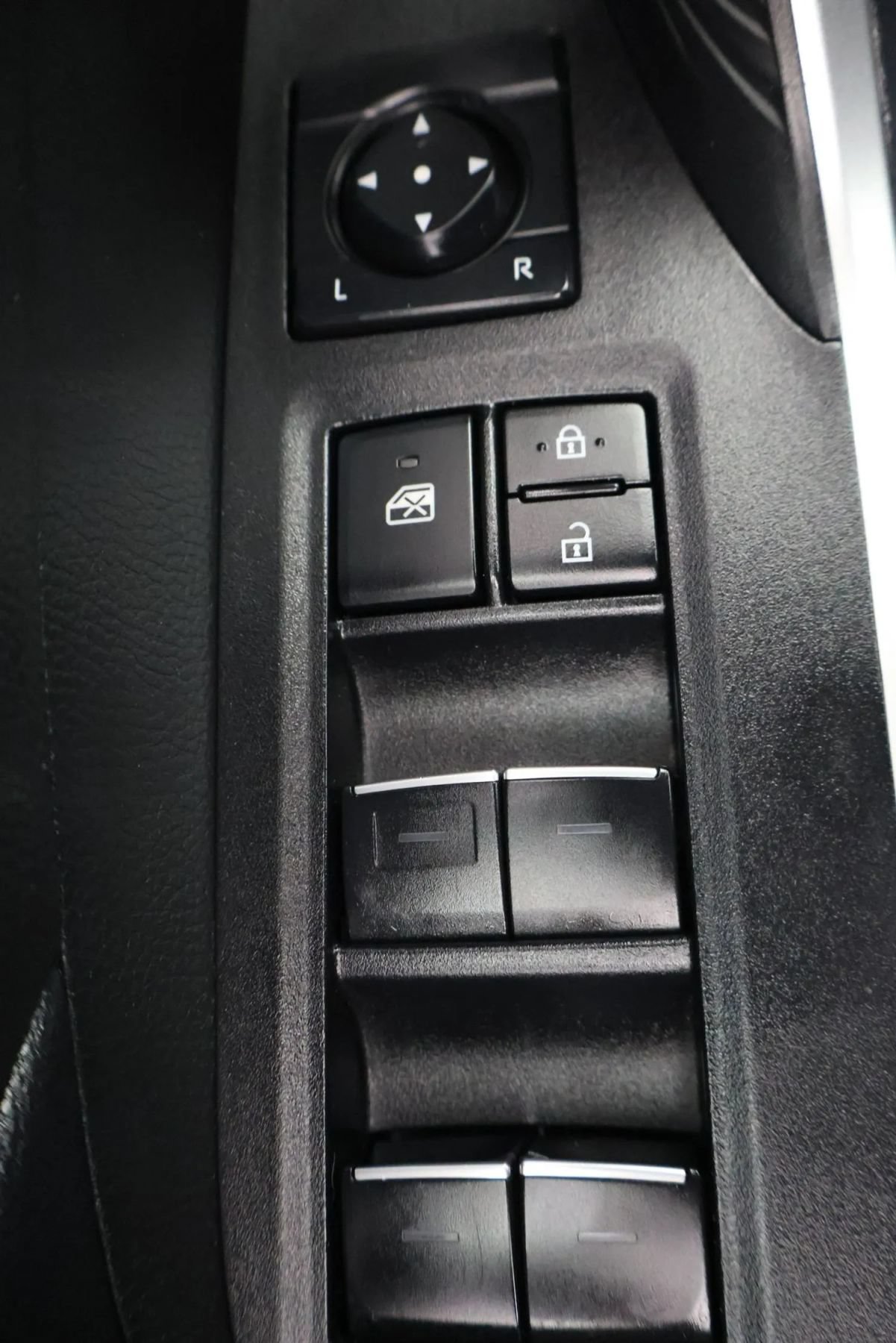 Used 2025 Toyota RAV4 XLE FWD image 18