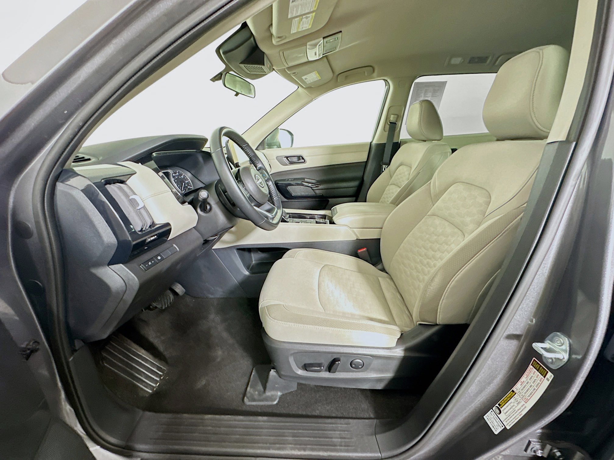 Used 2023 Nissan Pathfinder SV AWD/4WD image 13