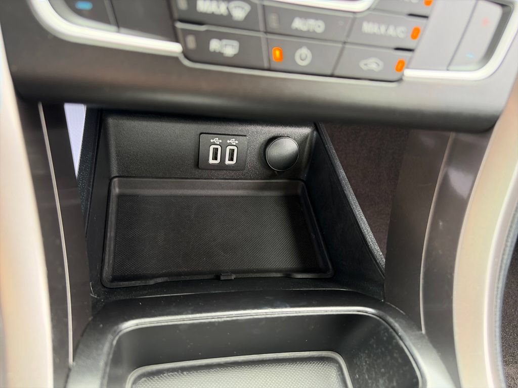 Used 2019 Ford Fusion SE FWD image 22