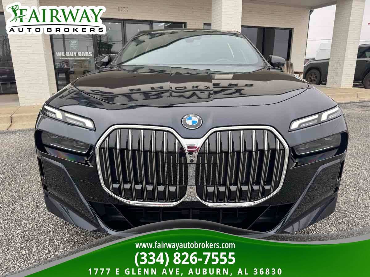 Used 2025 BMW 740i xDrive AWD/4WD image 3