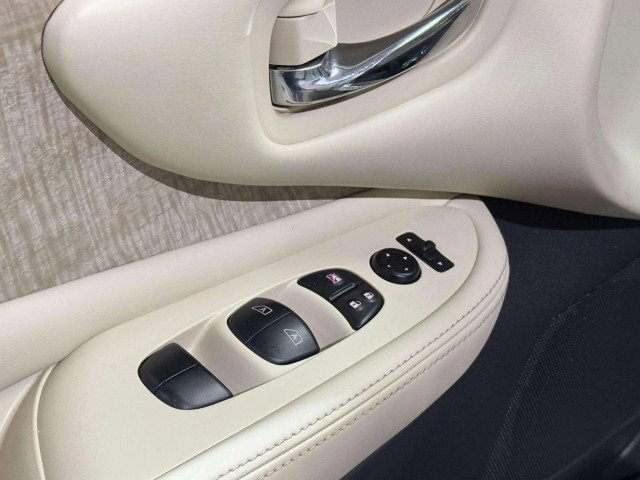 Used 2020 Nissan Murano SV image 31