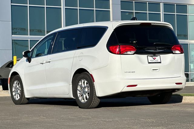 Certified 2023 Chrysler Voyager LX image 9