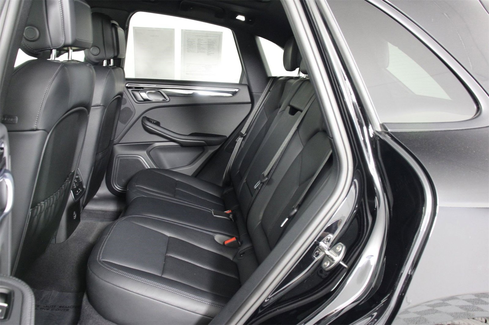 Used 2025 Porsche Macan image 33