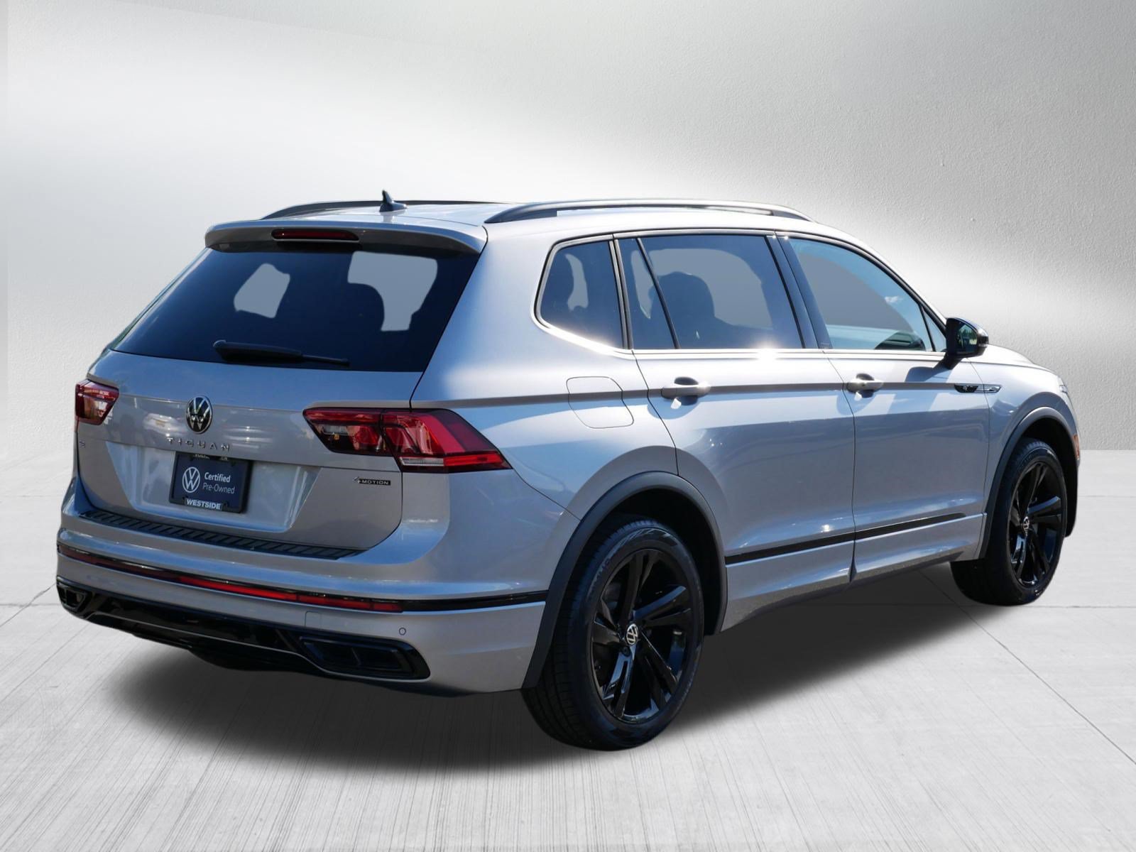 Certified 2023 Volkswagen Tiguan SE R-Line AWD/4WD image 7